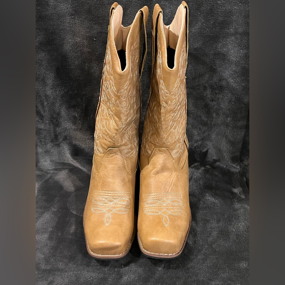 Cowboy/ cowgirl/ western boots w/ embroidery. Square toe. Tan / beige. New! 7.5 - Picture 6 of 9